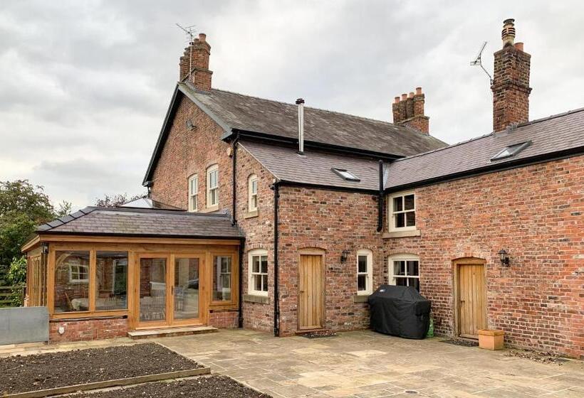 اتاق لوکس با چشم‌انداز باغ, Hollies Farm B&b