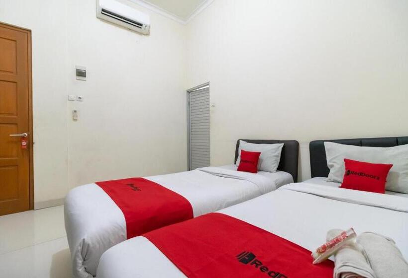 Номер Стандарт, Reddoorz Near Universitas Esa Unggul Bekasi Harapan Indah