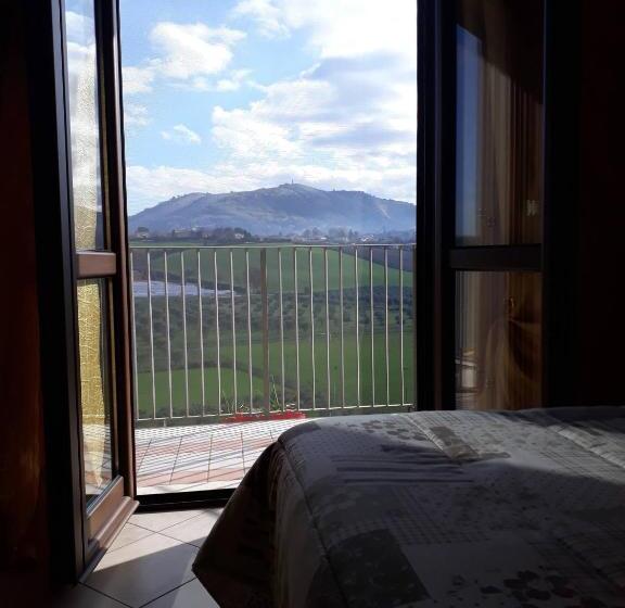Номер Стандарт с Балконом, Il Faggio 17 B&b
