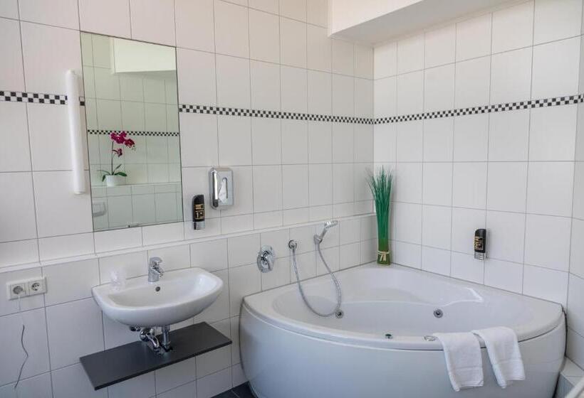 Номер Стандарт с Гидромассажем, Auszeit Das Hotel Schweitenkirchen