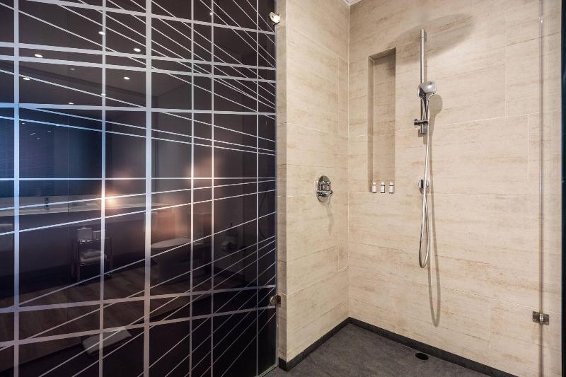 장애인을 위한 킹사이즈 침대 스탠다드 룸, Hilton Garden Inn Milwaukee Brookfield Conference Center, Wi