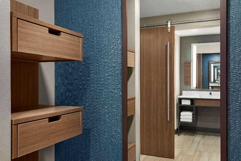 Номер Deluxe Кровать Кинг, Hilton Garden Inn Milwaukee Brookfield Conference Center, Wi