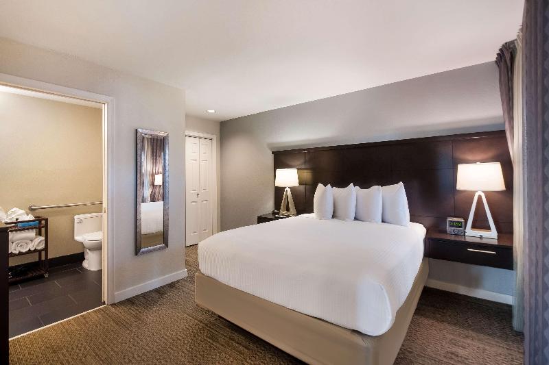 스위트 킹사이즈 침대, Sonesta Es Suites Dulles Airport