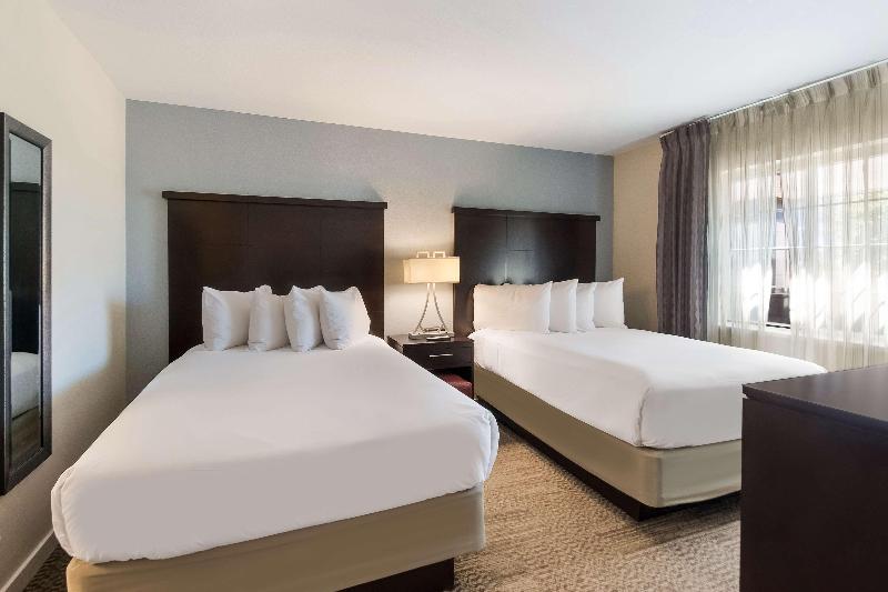 스위트, Sonesta Es Suites Dulles Airport