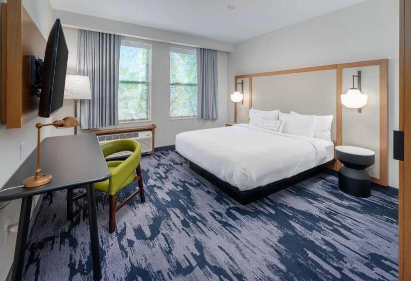 キングサイズベッドのスタンダードルーム, Fairfield Inn & Suites Morganton Historic Downtown