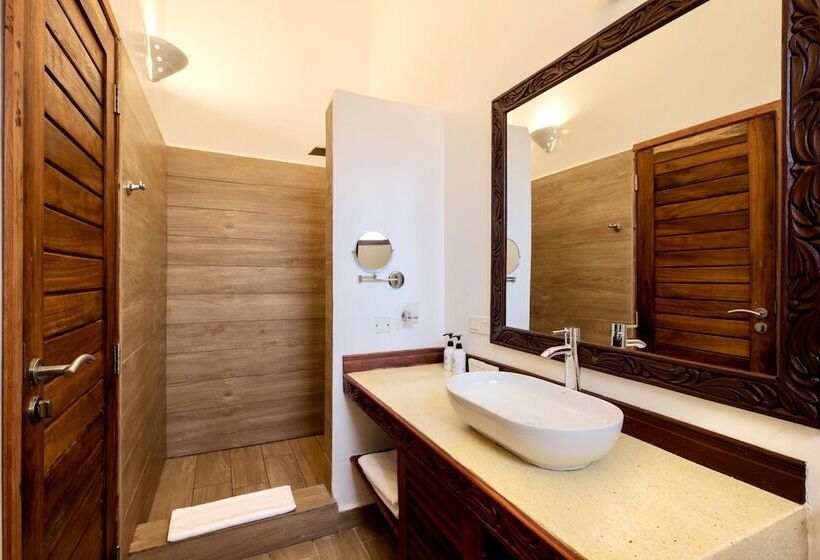 اتاق لوکس با چشم‌انداز دریا, Amani Boutique Hotel   Small Luxury Hotels Of The World