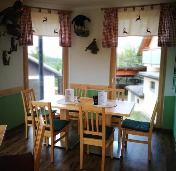 اتاق لوکس, Gästezimmer Steiner