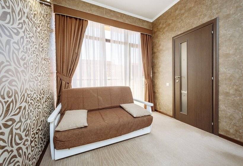 Полулюкс, Bliss House