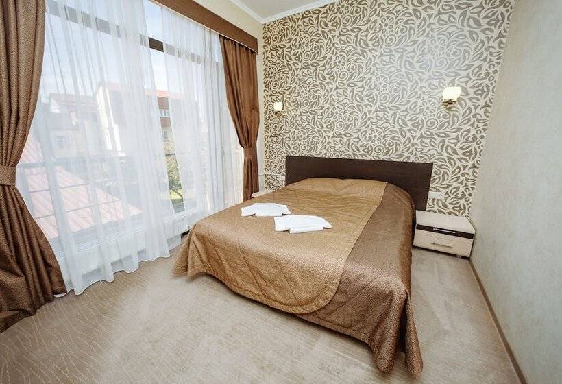 Полулюкс, Bliss House