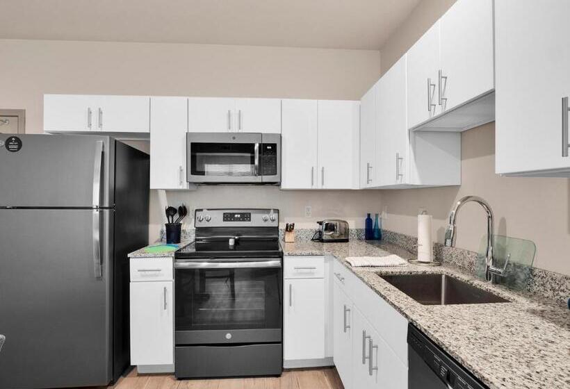 جناح غرفتين نوم, Waterwalk Extended Stay By Wyndham Raleigh   Rtp
