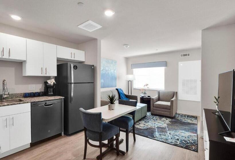 발코니가 있는 스위트, Waterwalk Extended Stay By Wyndham Raleigh   Rtp