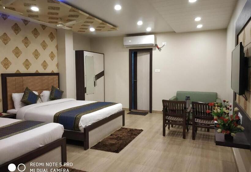 اتاق لوکس خانوادگی, Aadesh Palace