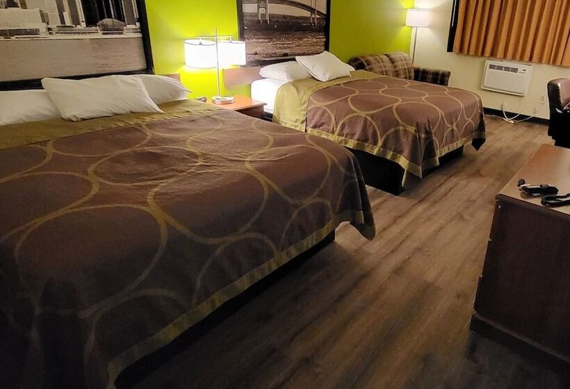 Номер Deluxe, Super 8 By Wyndham Canton/livonia Area