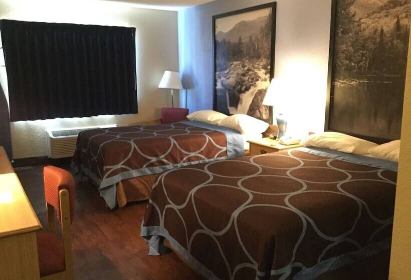 带2个双人床的标准工作室, Super 8 By Wyndham Middletown