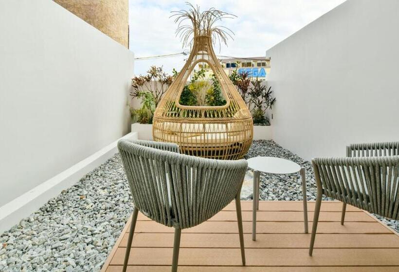اتاق سه نفره سوپریور با چشم‌انداز باغ, Lequ Okinawa Chatan Spa ＆ Resort