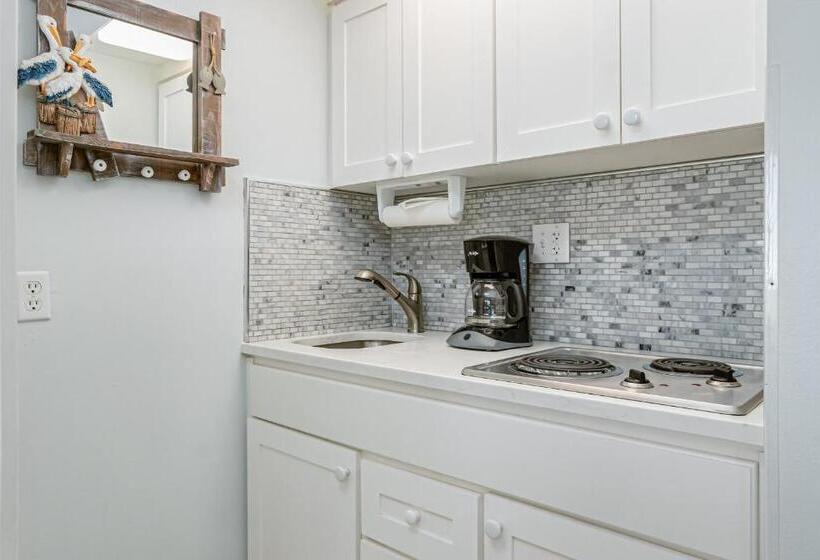 스위트 킹사이즈 침대, Tuckaway Shores Resort