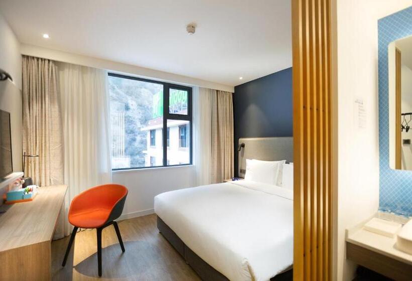اتاق استاندارد با تخت بزرگ, Holiday Inn Express Jiuzhaigou,only 600 Meters To Jiuzhaigou Park, An Ihg