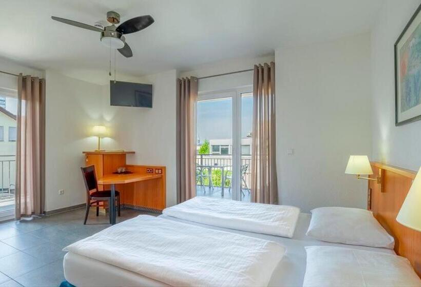Номер Стандарт с Балконом, Heilbronner Hotel Am Schönen Theater