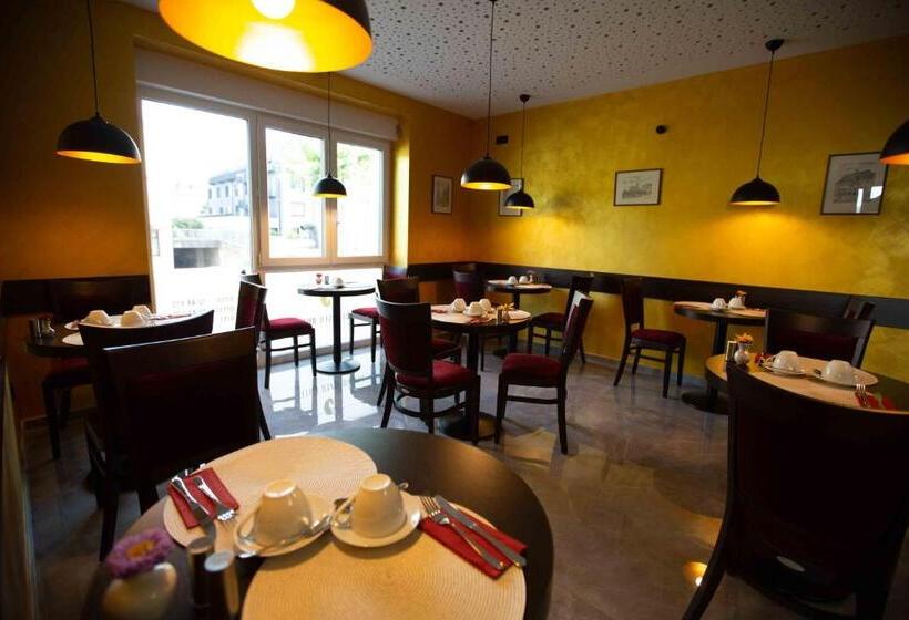 Номер Стандарт с Балконом, Heilbronner Hotel Am Schönen Theater