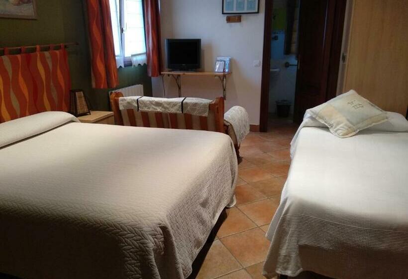 اتاق استاندارد سه نفره, Pension Zelaigane