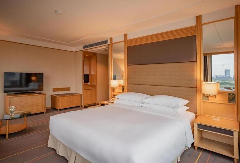 اتاق لوکس با تخت بزرگ, Renaissance Riverside Hotel Saigon