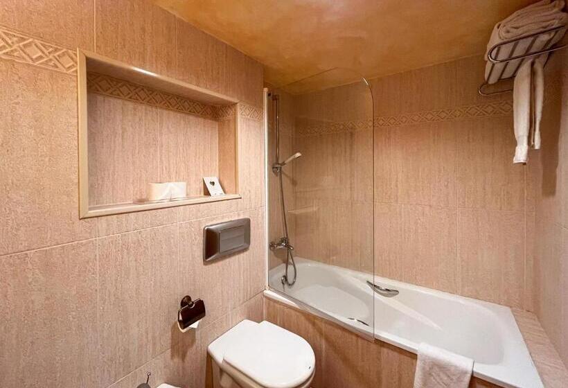 Трехместный Номер Стандарт с Балконом, Vila De Tossa