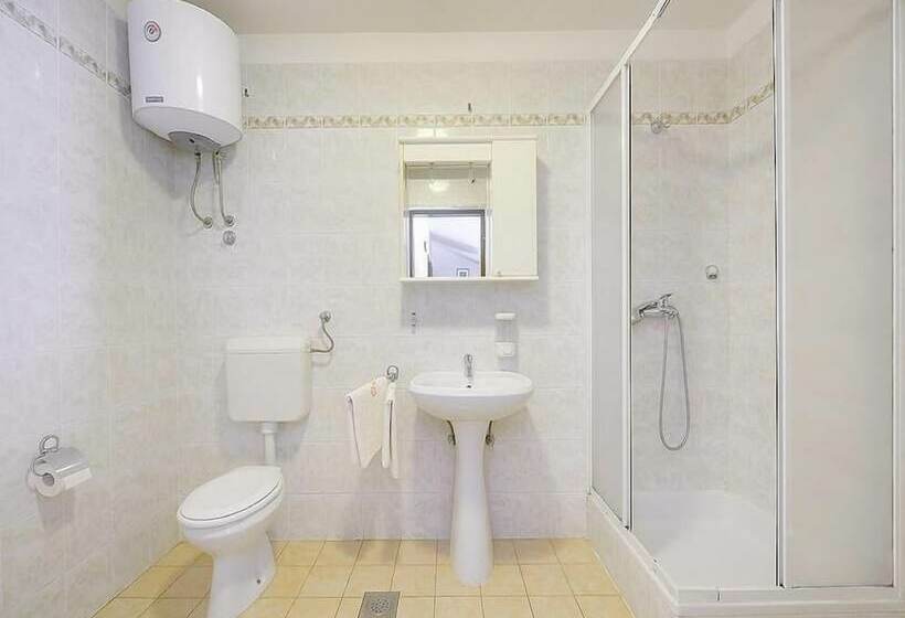 침실 1개 아파트, Apartment Lenka / Three Bedroom