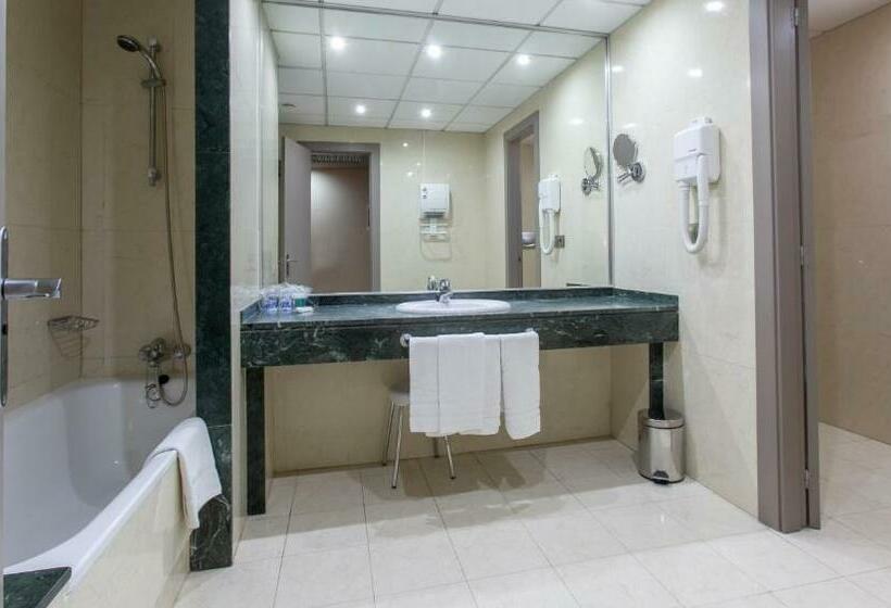 غرفة قياسية رباعية, Olympia Valencia