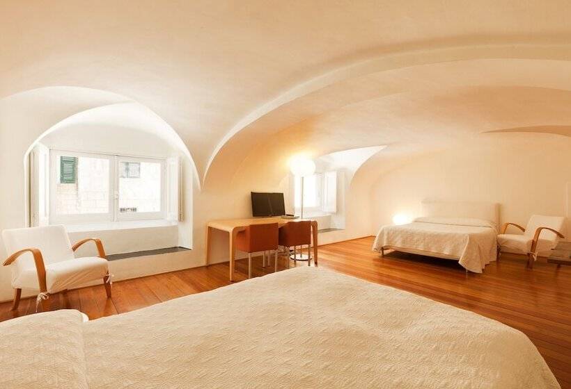 Standard Neljän Hengen Huone, Palazzo Cicala
