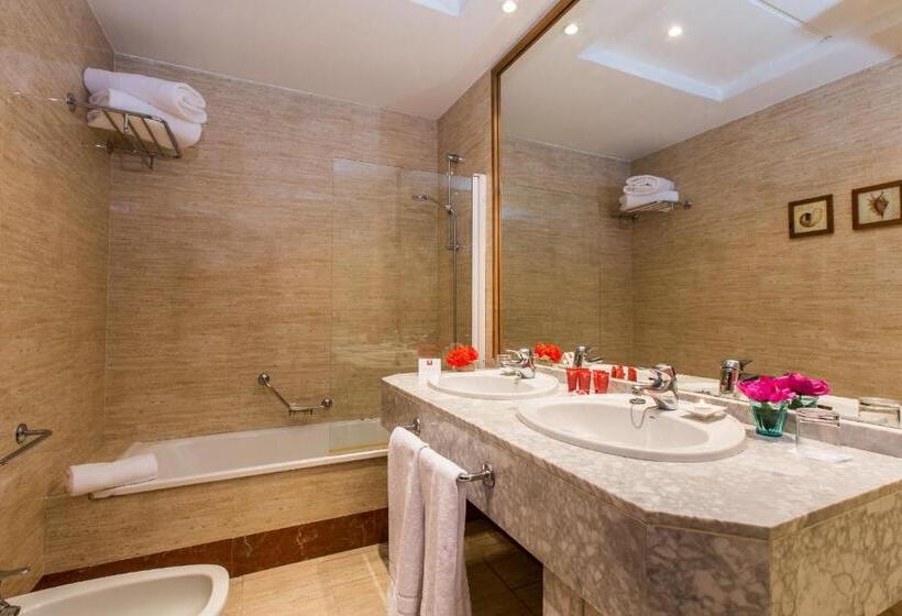 اتاق سوپریور سه تخته, Leonardo Hotel Granada