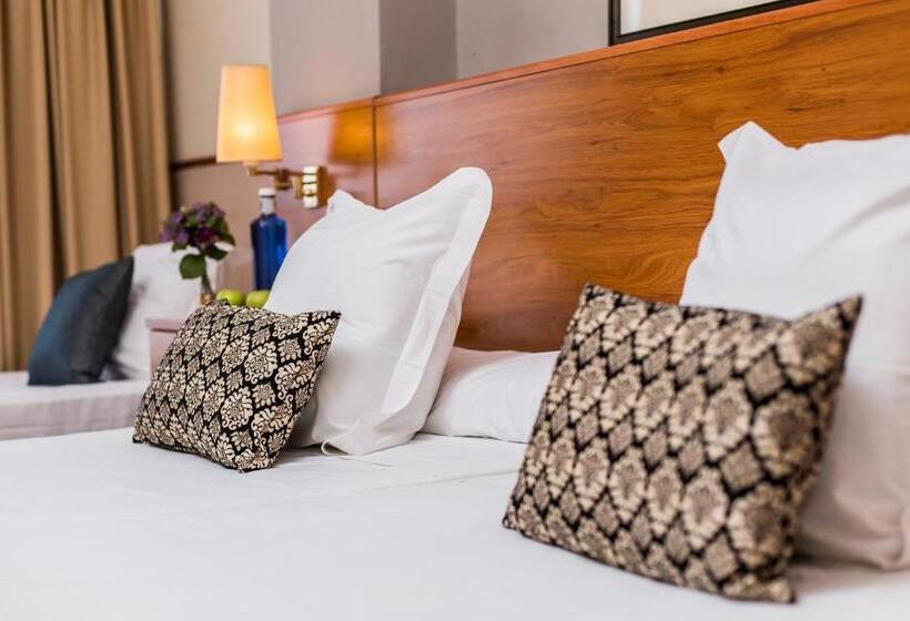 اتاق راحتی سه تخته, Leonardo Hotel Granada