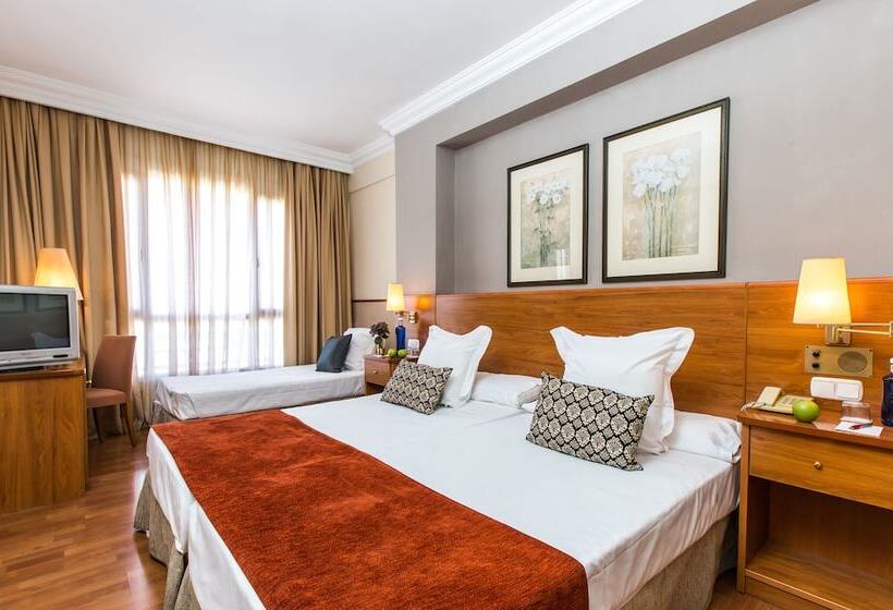 اتاق راحتی سه تخته, Leonardo Hotel Granada