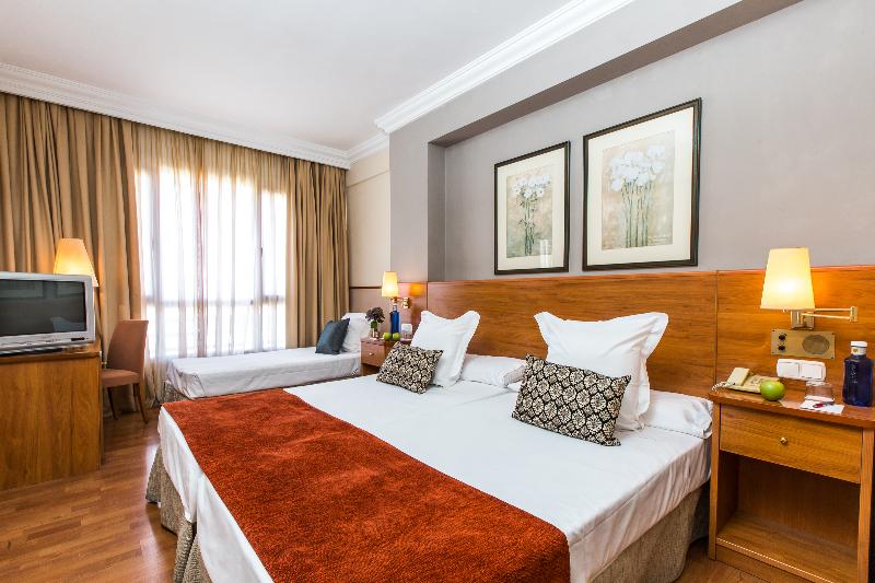 اتاق راحتی سه تخته, Leonardo Hotel Granada