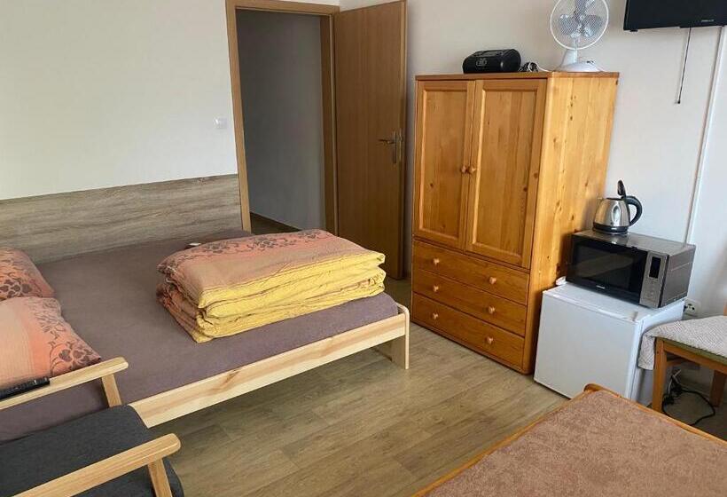 标准间, Rybářská Restaurace A Penzion U Horáků