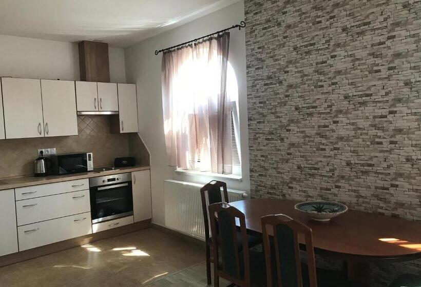 家庭套房, Rybářská Restaurace A Penzion U Horáků