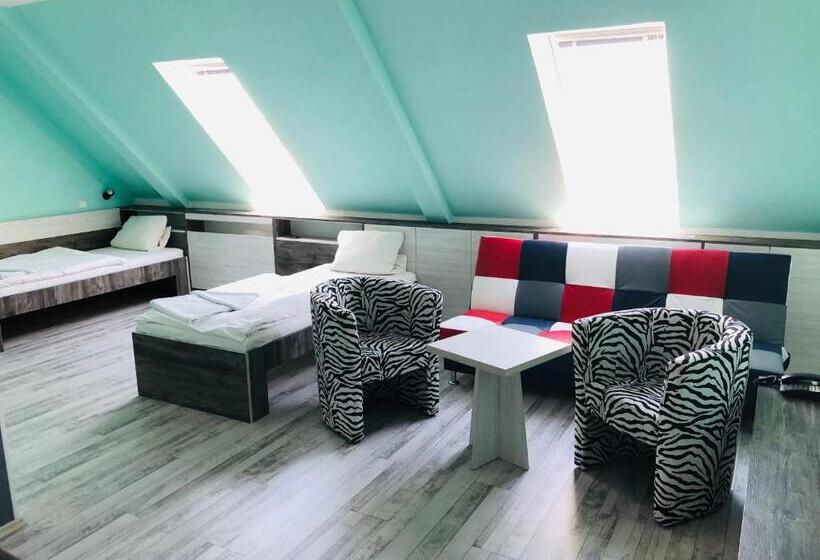 Четырехместный Номер Стандарт, N