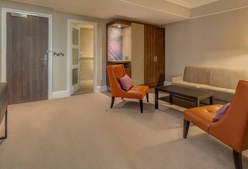 Номер Deluxe, Hilton Edinburgh Carlton