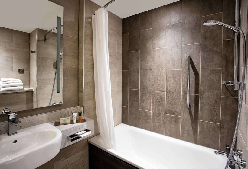 Номер Deluxe, Hilton Edinburgh Carlton