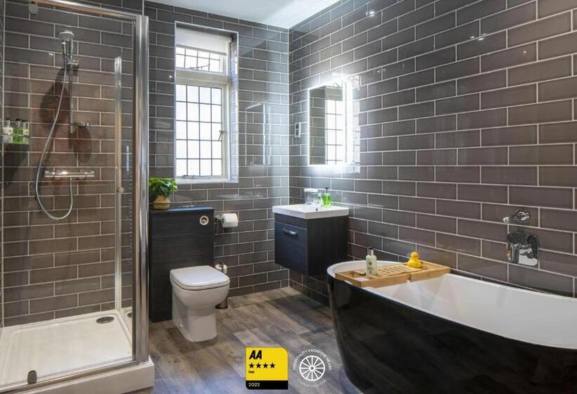 Номер Deluxe, The Tudor House Hotel, Tewkesbury, Gloucestershire