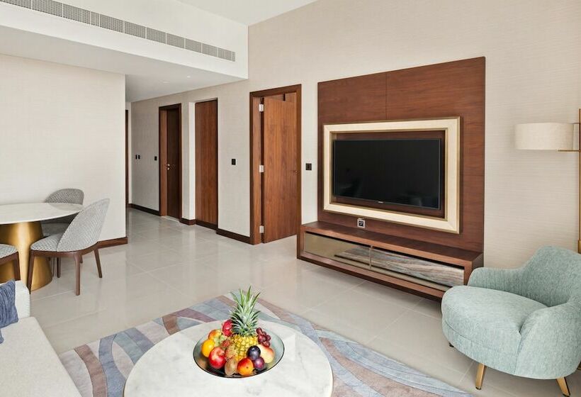 Номер Премиум, Holiday Inn Dubai Al Maktoum Airport, An Ihg