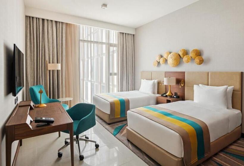 Номер Deluxe, Holiday Inn Dubai Al Maktoum Airport, An Ihg