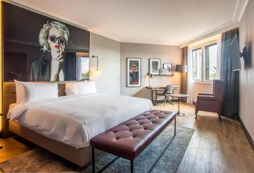이그제큐티브 스위트, Radisson Red  London Heathrow