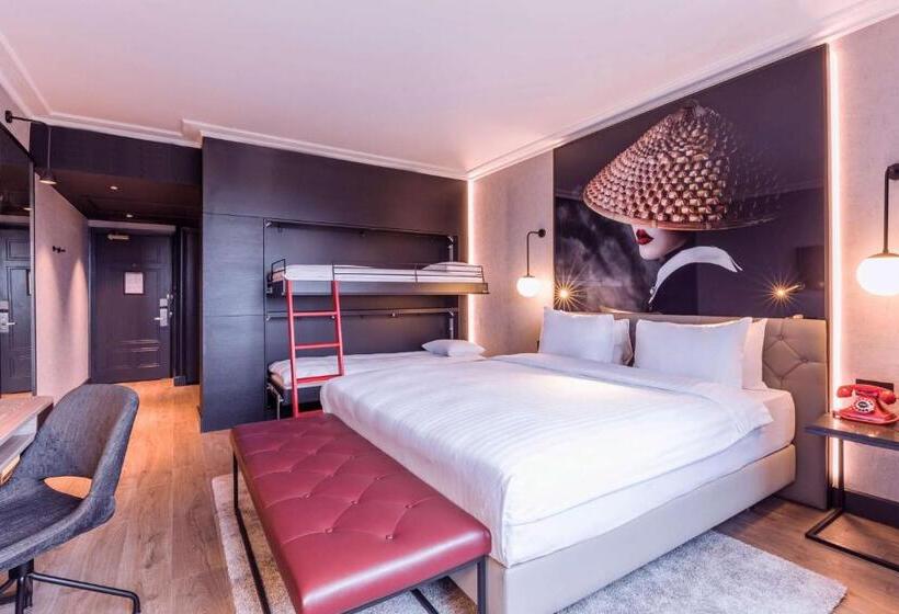 패밀리 룸, Radisson Red  London Heathrow