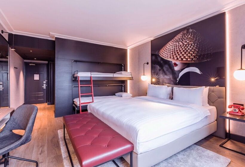 패밀리 룸, Radisson Red  London Heathrow