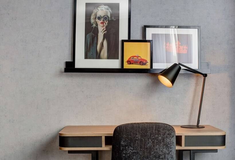 이그제큐티브 룸, Radisson Red  London Heathrow
