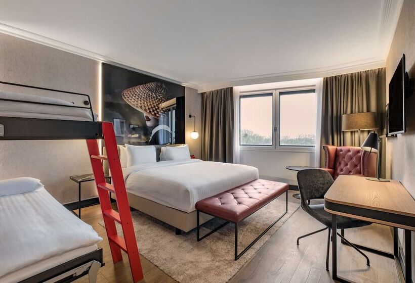 Superior Room with Views, Radisson Red  London Heathrow
