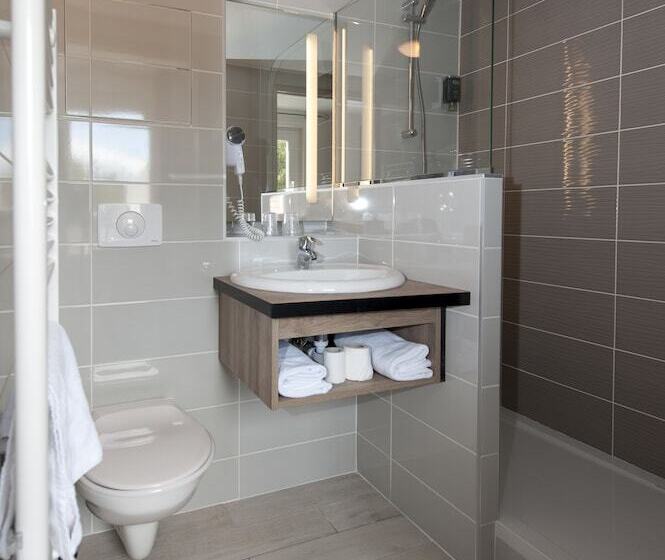 Номер Стандарт Трехместный, Brit Hotel Avignon Sud Le Calendal