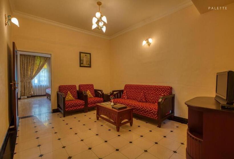 سوئیت با تخت بزرگ, Fort Munnar