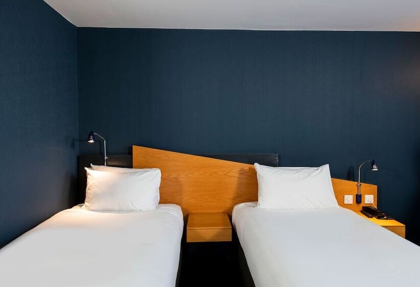 اتاق استاندارد, Holiday Inn Express Swindon West, An Ihg