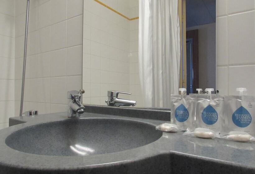Номер Стандарт, Kyriad Marne La Vallee Torcy